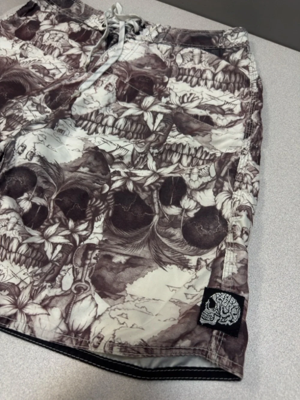 Rip Curl Skull‎ Print Board Shorts Surf Swim Trunks Mens Size 33 Made in Italy